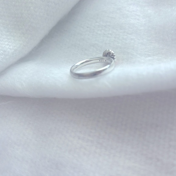 Stunning Sterling Silver ring with an Amber Stone. Size 7. - Picture 6 of 12